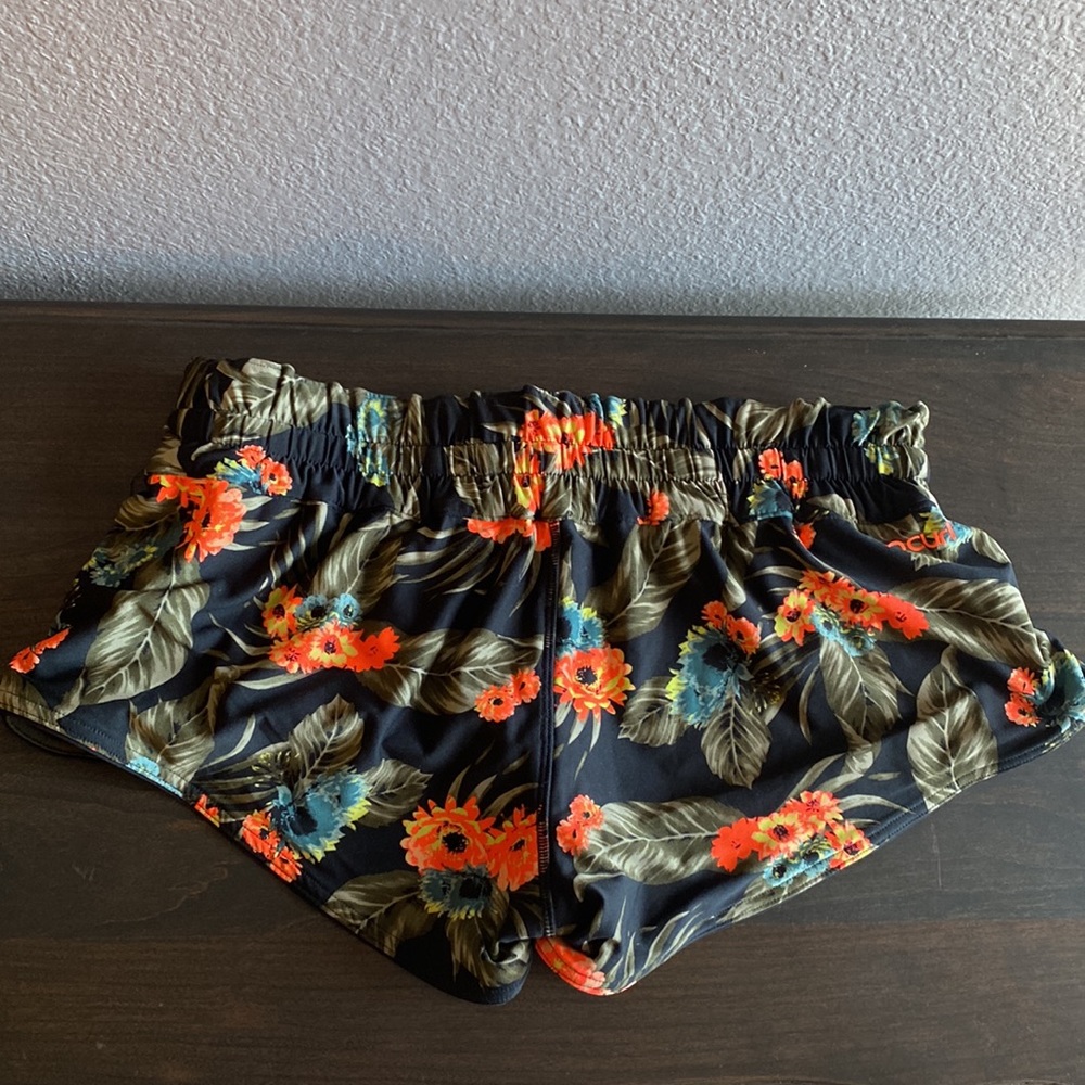 Reversible 🌺 Rip Curl 🌺 Shorts - Picture 2 of 10